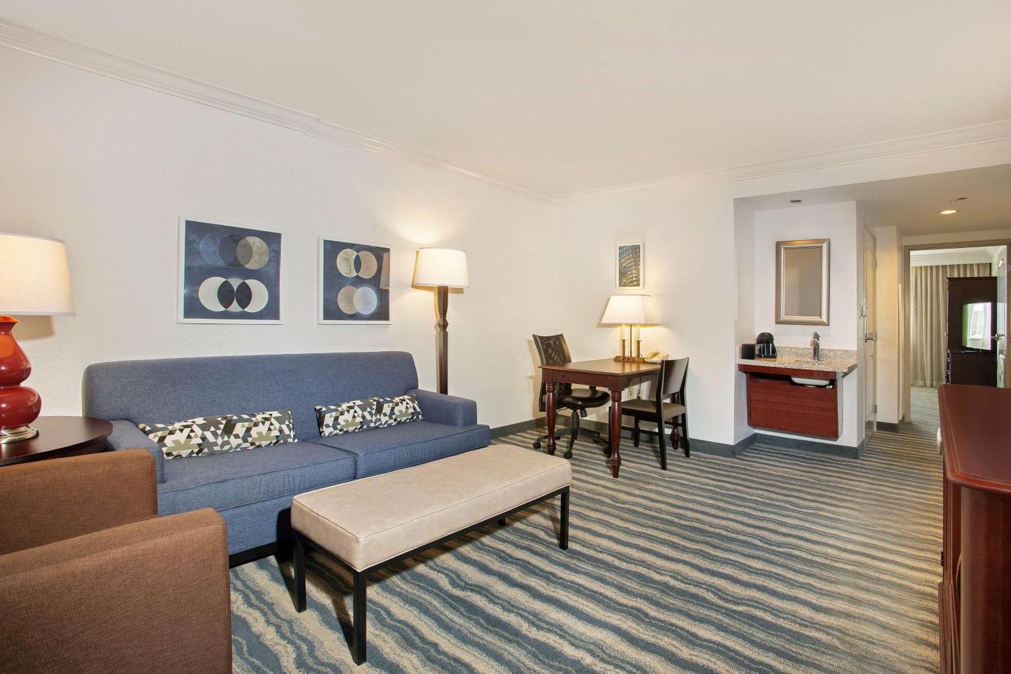 King Suite with Bath Tub - Disability/Hearing Access - Non-Smoking,1552155187:JPEG