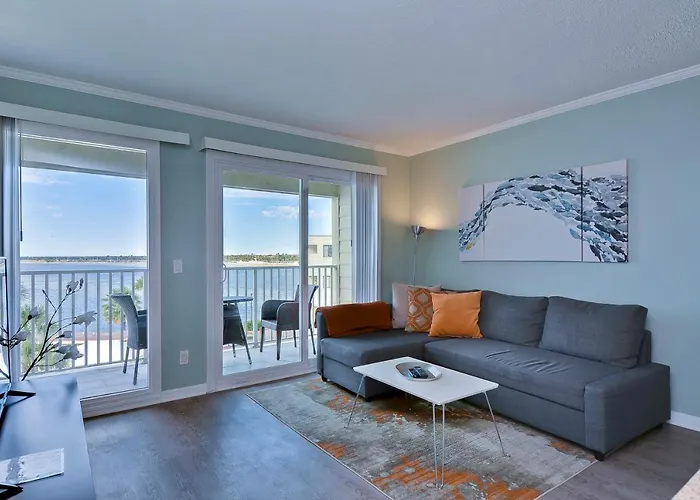 412-Amazing Views, Waterfront, Wifi, Pool, Close To Bucs Stadium