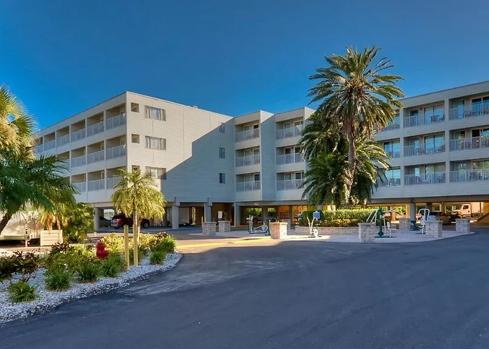412-Amazing Views, Waterfront, Wifi, Pool, Close To Bucs Stadium