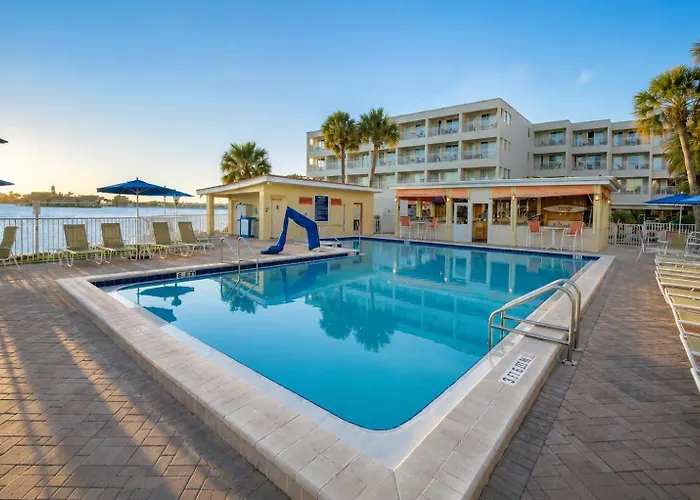 Reduced Fall And Winter Rates! Enjoy Sunsets From Your Balcony Or The Heated Pool!